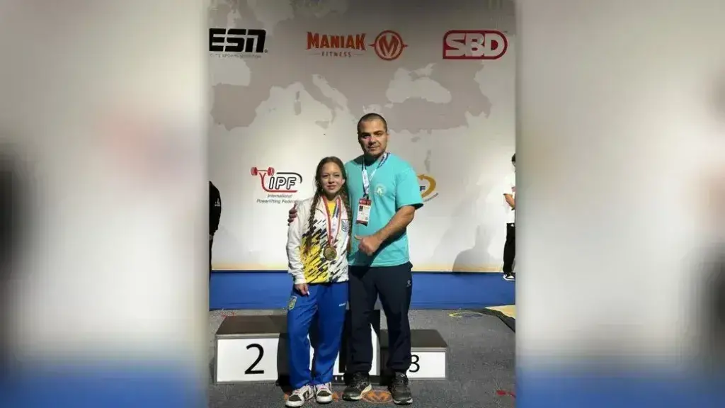 Марія Поступайло виборола «золото» у своїй віковій категорії до 43 кг та вижала 52,5 кг. 