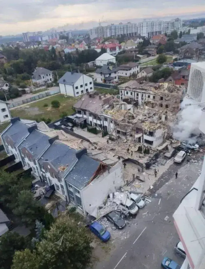 Такий вигляд має один із районів Києва після комбінованої атаки ворога в ніч на 28 вересня.