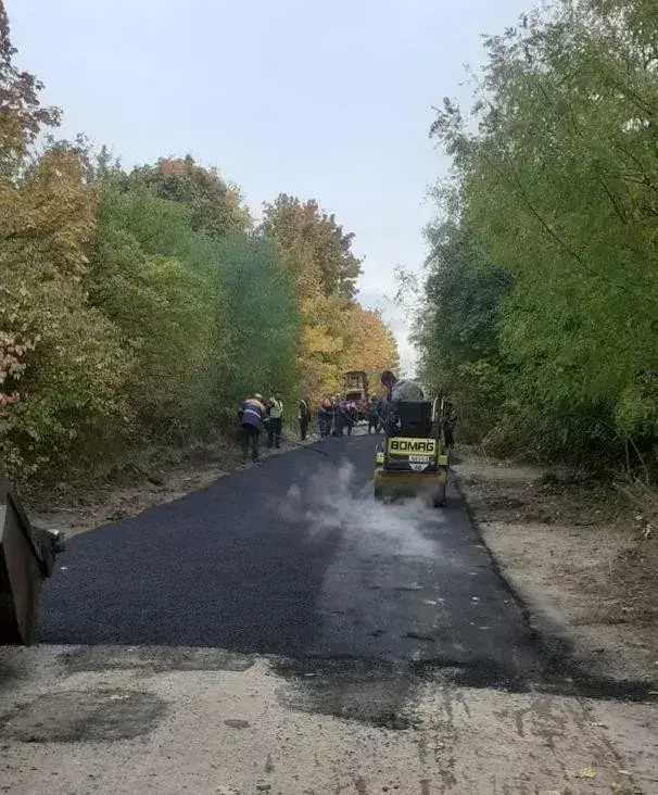 На Вінниччині повним ходом триває ямковий ремонт дорожнього покриття. 