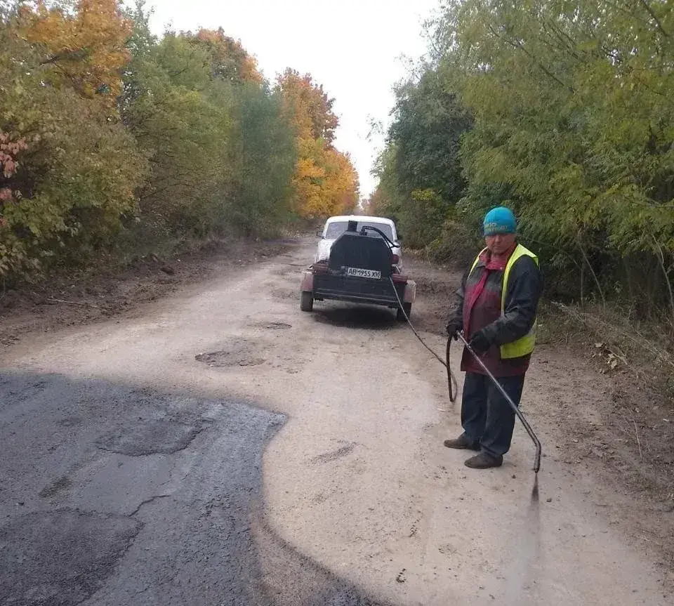 На Вінниччині повним ходом триває ямковий ремонт дорожнього покриття