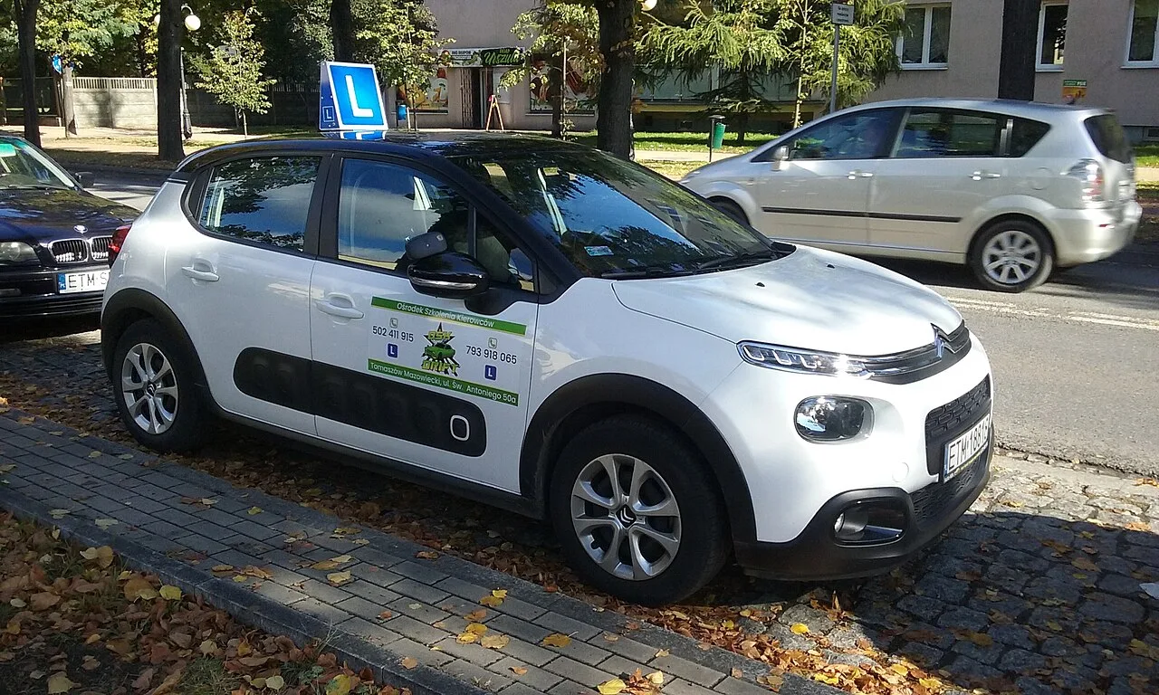 Навчальний автомобіль автошколи